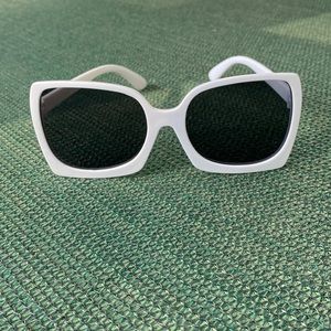 Oversized white square fashion sunglasses